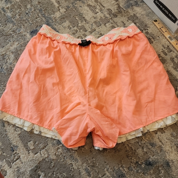 Lane Bryant Lace Mesh Cream Peach Pull On Shorts. Size 18/20. 2X - Picture 11 of 16